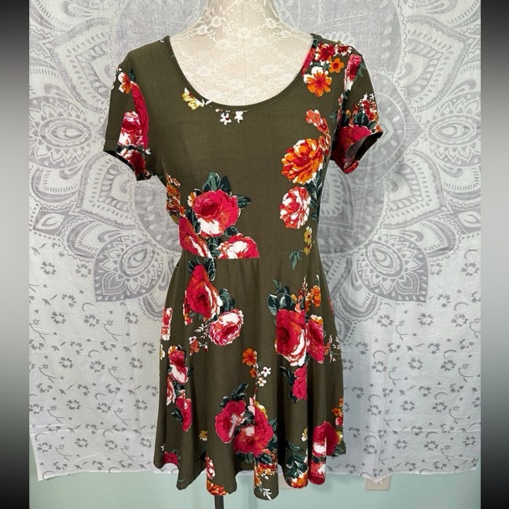 New $26 No Boundaries Fit & Flare Cap Short Sleeve Skater Dress Cutout Green L